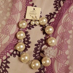 Big Pearl and Clear Necklace with Earrings